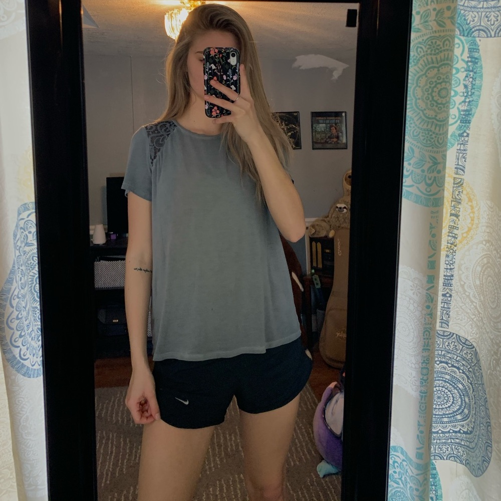 Soft & sexy American Eagle lace detailed shirt!